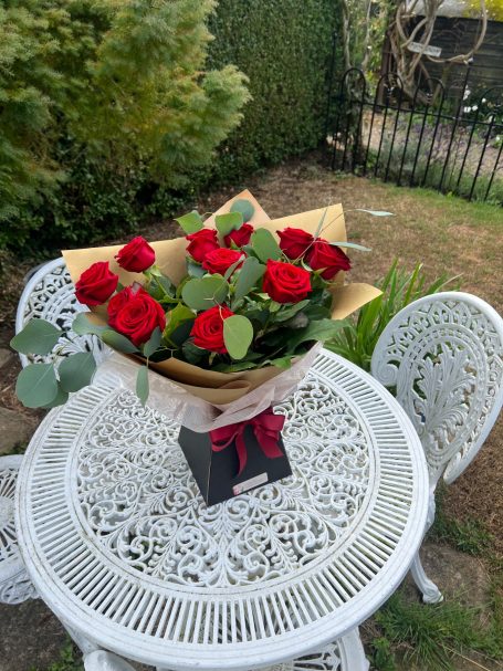 12 red roses